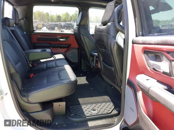 2025 Ram 1500 Rebel z VIN 1C6SRFLP8SN591735, wystawiony jako IAAI lot #42007114 z przebiegiem 3 861 mil mil oraz . Historia ofert i sprzedaży dostępna na DreamBid. Obrazek 8.