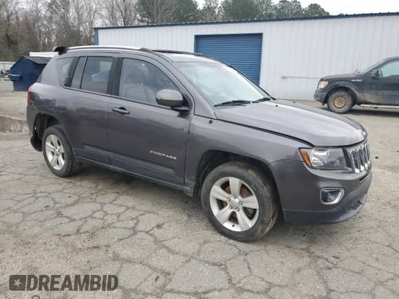 2015 Jeep Compass High Altitude with VIN 1C4NJCEA8FD305303, listed as a Copart auction lot 42140715 with 146,718 mi miles and Salvage title. Bid and sale history available at DreamBid. Image 4.
