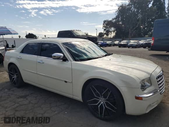 2010 Chrysler 300 C Hemi с VIN 2C3CA6CT2AH329710, выставлен на аукционе Copart как лот 47230665 с пробегом 134 839 миль миль и Чистый • Clean title. История ставок и продаж доступна на DreamBid. Изображение 4.