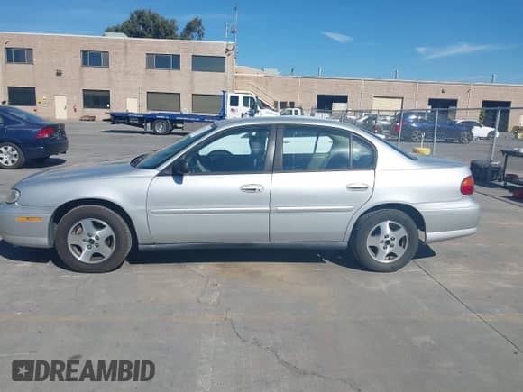 2005 Chevrolet Malibu Classic z VIN 1G1ND52F15M216618, wystawiony jako IAAI lot #43475248 z przebiegiem 98 129 mil mil oraz . Historia ofert i sprzedaży dostępna na DreamBid. Obrazek 14.