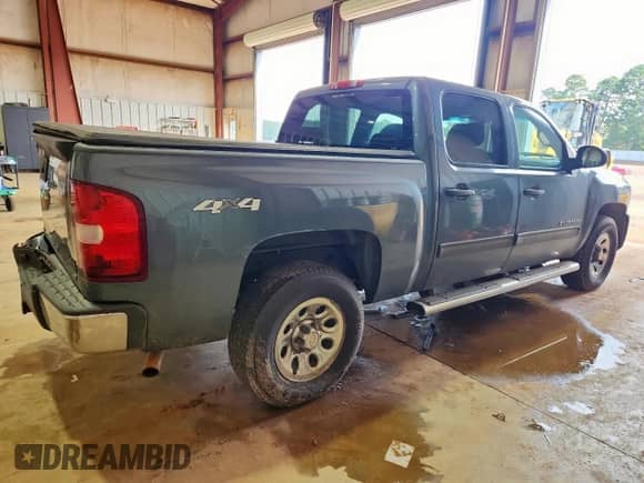 2011 Chevrolet Silverado 1500 LT z VIN 3GCPKSEA6BG340869, wystawiony jako Copart lot #69801835 z przebiegiem 227 675 mil mil oraz Szkoda całkowita • Salvage title. Historia ofert i sprzedaży dostępna na DreamBid. Obrazek 3.