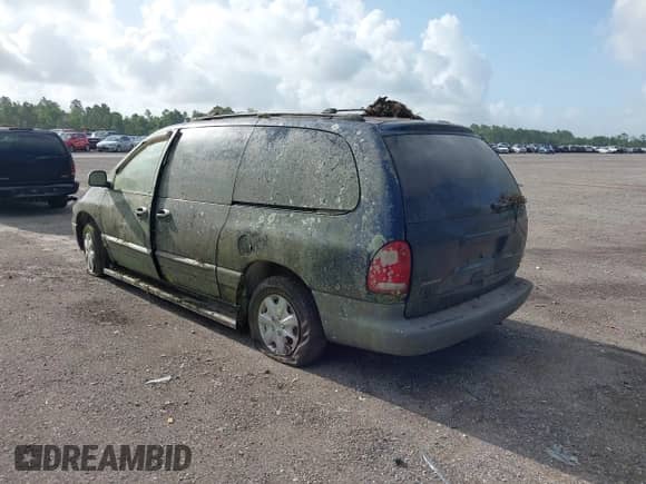 2000 Dodge Caravan SE with VIN 1B4GP44G5YB766473, listed as a IAAI auction lot 42808350 with Not provided miles and . Bid and sale history available at DreamBid. Image 3.