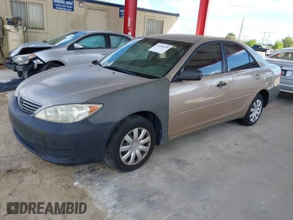 2005 Toyota Camry STD with VIN JTDBE32K353027211, listed as a IAAI auction lot 43490205 with 116,989 mi miles and . Bid and sale history available at DreamBid. Image 2.
