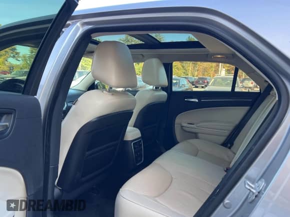 2016 Chrysler 300 C с VIN 2C3CCAKG3GH157116, выставлен на аукционе IAAI как лот 43376009 с пробегом 145 091 миль миль и . История ставок и продаж доступна на DreamBid. Изображение 8.