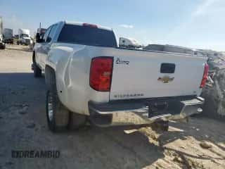 2018 Chevrolet Silverado 1500 z VIN 1GC4CZCY6JF139918, wystawiony jako Copart lot #62668235 z przebiegiem 296 517 mil mil oraz Czysty tytuł • Clean title. Historia ofert i sprzedaży dostępna na DreamBid. Obrazek 2.