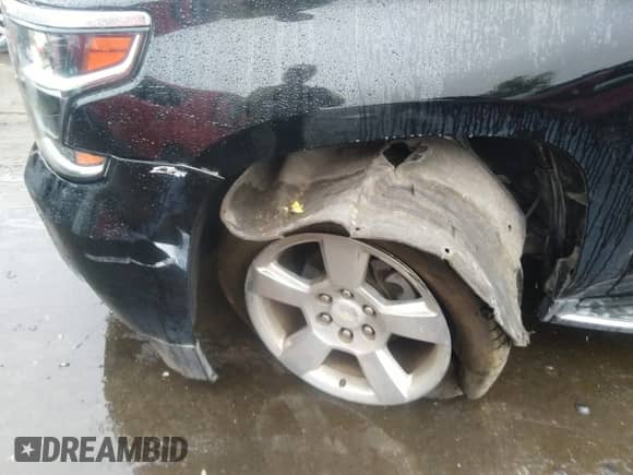 2017 Chevrolet Suburban Premier z VIN 1GNSCJKCXHR312158, wystawiony jako IAAI lot #40399105 z przebiegiem 150 560 mil mil oraz . Historia ofert i sprzedaży dostępna na DreamBid. Obrazek 18.