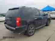2013 Chevrolet Tahoe LS z VIN 1GNSCAE05DR337061, wystawiony jako Copart lot #68891945 z przebiegiem 179 116 mil mil oraz Czysty tytuł • Clean title. Historia ofert i sprzedaży dostępna na DreamBid. Obrazek 3.