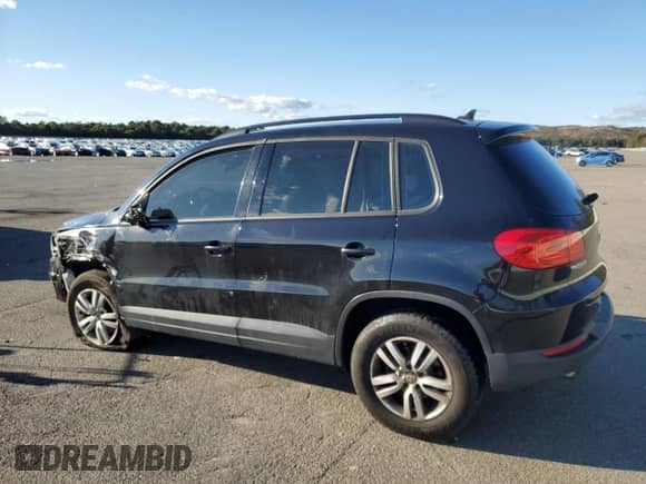 2017 Volkswagen Tiguan S с VIN WVGBV7AX0HK010926, выставлен на аукционе Copart как лот 82324955 с пробегом 126 280 миль миль и Списание • Salvage title. История ставок и продаж доступна на DreamBid. Изображение 2.