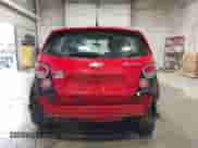 2014 Chevrolet Sonic LT z VIN 1G1JD6SH8E4164720, wystawiony jako IAAI lot #43169999 z przebiegiem 91 833 mil mil oraz . Historia ofert i sprzedaży dostępna na DreamBid. Obrazek 17.