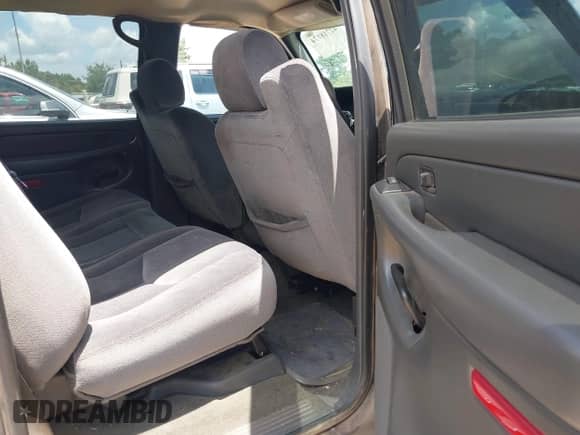 2006 GMC Sierra 1500 SL z VIN 2GTEC13V961297714, wystawiony jako IAAI lot #42718174 z przebiegiem 239 103 mil mil oraz . Historia ofert i sprzedaży dostępna na DreamBid. Obrazek 8.