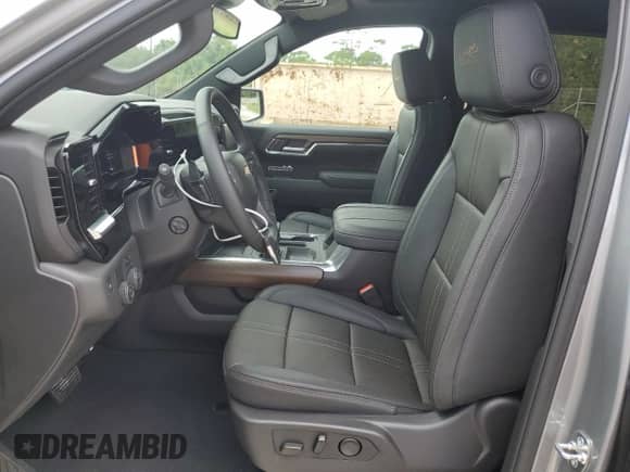 2025 Chevrolet Silverado 1500 с VIN 3GCPAFE86SG372809, выставлен на аукционе Copart как лот 80933625 с пробегом Не указан миль и Списание • Salvage title. История ставок и продаж доступна на DreamBid. Изображение 7.
