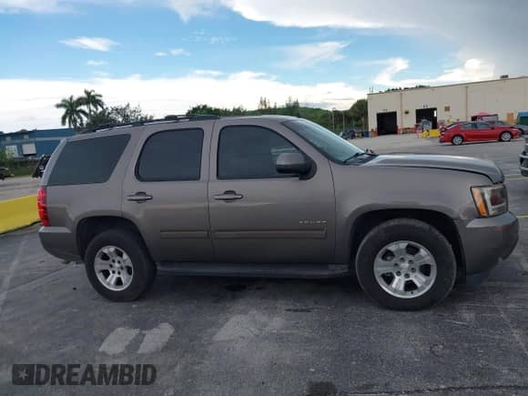 2011 Chevrolet Tahoe LS с VIN 1GNSCAE08BR359908, выставлен на аукционе IAAI как лот 43285806 с пробегом 143 385 миль миль и . История ставок и продаж доступна на DreamBid. Изображение 13.