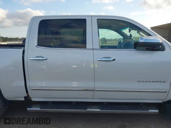 2017 Chevrolet Silverado 1500 LTZ z VIN 3GCUKSEC9HG291311, wystawiony jako IAAI lot #41492048 z przebiegiem Nie podano mil oraz . Historia ofert i sprzedaży dostępna na DreamBid. Obrazek 13.