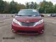 2017 Toyota Sienna XLE z VIN 5TDYZ3DC3HS847876, wystawiony jako IAAI lot #43288058 z przebiegiem 95 784 mil mil oraz . Historia ofert i sprzedaży dostępna na DreamBid. Obrazek 12.