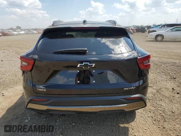 2025 Chevrolet Trax ACTIV с VIN KL77LKEP7SC276083, выставлен на аукционе Copart как лот 68591445 с пробегом 1 822 миль миль и Списание • Salvage title. История ставок и продаж доступна на DreamBid. Изображение 6.