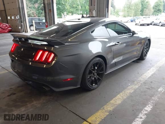 2017 Ford Mustang GT z VIN 1FA6P8CF0H5247785, wystawiony jako IAAI lot #43151880 z przebiegiem 58 439 mil mil oraz . Historia ofert i sprzedaży dostępna na DreamBid. Obrazek 4.