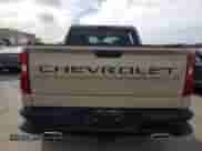 2022 Chevrolet Silverado 1500 Custom Trail Boss z VIN 3GCUDCET4NG579555, wystawiony jako Copart lot #51195454 z przebiegiem Nie podano mil oraz Szkoda całkowita • Salvage title. Historia ofert i sprzedaży dostępna na DreamBid. Obrazek 6.