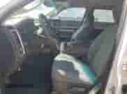 2019 Ram 1500 SLT z VIN 1C6RR6TT7KS701560, wystawiony jako Copart lot #69062195 z przebiegiem 91 165 mil mil oraz Czysty tytuł • Clean title. Historia ofert i sprzedaży dostępna na DreamBid. Obrazek 7.