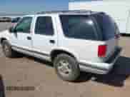 1997 Chevrolet Blazer LS z VIN 1GNDT13W3V2249863, wystawiony jako IAAI lot #41987154 z przebiegiem 249 961 mil mil oraz . Historia ofert i sprzedaży dostępna na DreamBid. Obrazek 3.