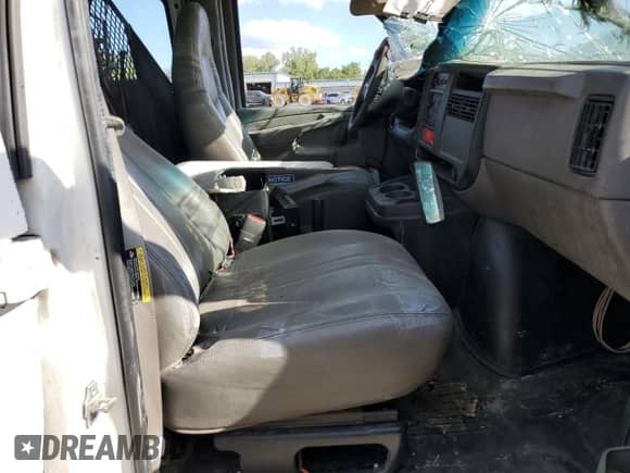 2005 Chevrolet Express Cargo Y3G Mobility с VIN 1GCHG35U151141642, выставлен на аукционе Copart как лот 69855924 с пробегом 159 663 миль миль и Списание • Salvage title. История ставок и продаж доступна на DreamBid. Изображение 5.