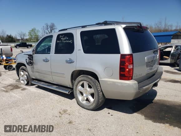 2010 Chevrolet Tahoe LTZ z VIN 1GNUKCE05AR173734, wystawiony jako Copart lot #50668755 z przebiegiem 240 752 mil mil oraz Szkoda całkowita • Salvage title. Historia ofert i sprzedaży dostępna na DreamBid. Obrazek 2.