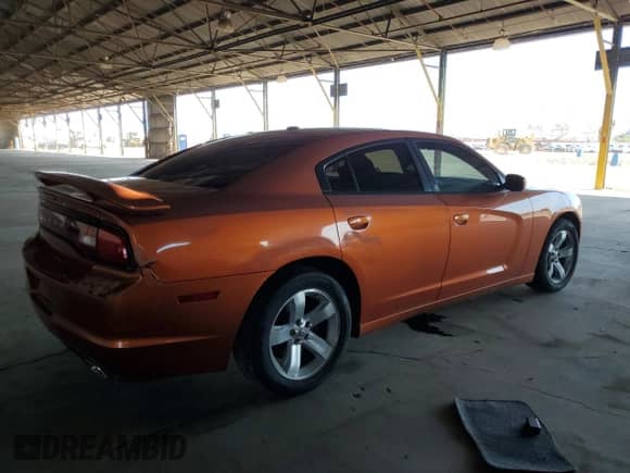 2011 Dodge Charger SE с VIN 2B3CL3CG1BH589896, выставлен на аукционе Copart как лот 81692405 с пробегом 142 646 миль миль и Списание • Salvage title. История ставок и продаж доступна на DreamBid. Изображение 3.