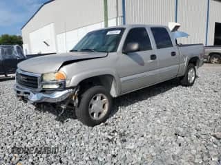 2005 GMC Sierra 1500 SLE z VIN 2GTEK13T451313110, wystawiony jako Copart lot #70693245 z przebiegiem 218 553 mil mil oraz Szkoda całkowita • Salvage title. Historia ofert i sprzedaży dostępna na DreamBid. Obrazek 1.
