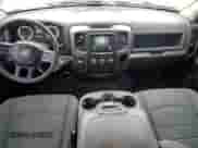 2018 Ram 1500 Tradesman z VIN 1C6RR6FT4JS216688, wystawiony jako Copart lot #82234585 z przebiegiem 102 632 mil mil oraz Szkoda całkowita • Salvage title. Historia ofert i sprzedaży dostępna na DreamBid. Obrazek 8.