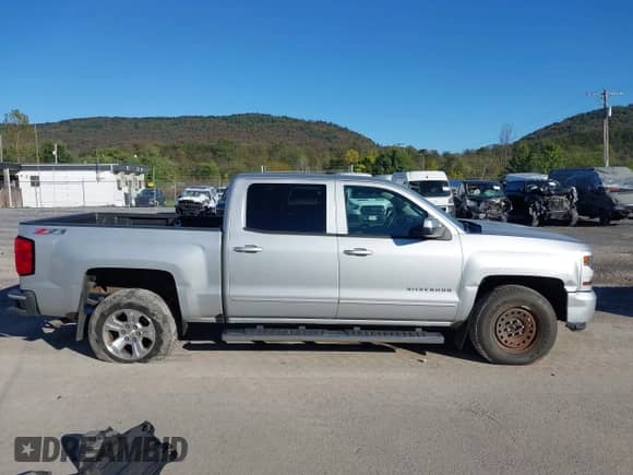 2017 Chevrolet Silverado 1500 LT с VIN 3GCUKREC0HG139572, выставлен на аукционе IAAI как лот 43418678 с пробегом 50 004 миль миль и . История ставок и продаж доступна на DreamBid. Изображение 14.