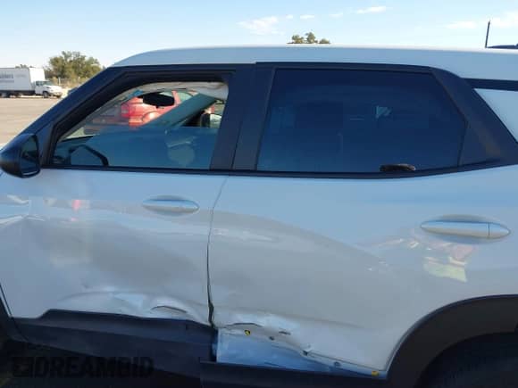 2024 Chevrolet TrailBlazer LS with VIN KL79MMS25RB106752, listed as a IAAI auction lot 41353976 with 9,817 mi miles and . Bid and sale history available at DreamBid. Image 14.