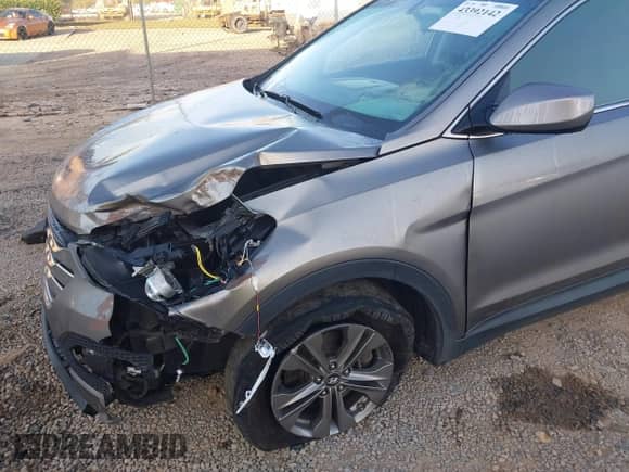 2014 Hyundai Santa Fe with VIN 5XYZU3LB2EG200499, listed as a IAAI auction lot 43392142 with 228,552 mi miles and . Bid and sale history available at DreamBid. Image 6.
