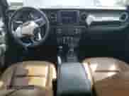 2022 Jeep Wrangler Unlimited Sahara z VIN 1C4HJXEG1NW156485, wystawiony jako Copart lot #53895925 z przebiegiem 45 564 mil mil oraz Szkoda całkowita • Salvage title. Historia ofert i sprzedaży dostępna na DreamBid. Obrazek 8.