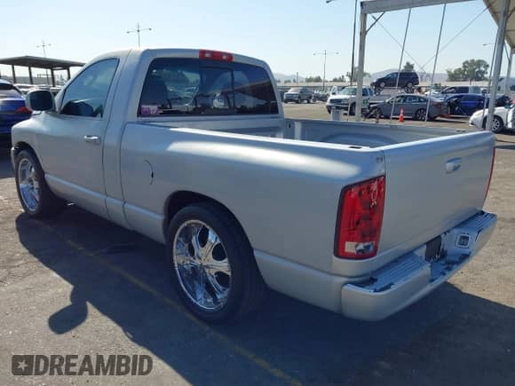 2003 Dodge 1500 ST z VIN 1D7HA16N43J635784, wystawiony jako IAAI lot #43133817 z przebiegiem 134 528 mil mil oraz . Historia ofert i sprzedaży dostępna na DreamBid. Obrazek 3.