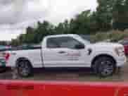 2021 Ford F-150 XL z VIN 1FTEX1EP5MFC70020, wystawiony jako IAAI lot #43237072 z przebiegiem Nie podano mil oraz . Historia ofert i sprzedaży dostępna na DreamBid. Obrazek 12.