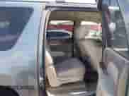 2010 Chevrolet Suburban LT z VIN 1GNUCJE01AR142336, wystawiony jako IAAI lot #42569262 z przebiegiem 298 479 mil mil oraz . Historia ofert i sprzedaży dostępna na DreamBid. Obrazek 8.