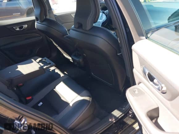 2024 Volvo S60 Plus Black Edition z VIN 7JRL12TH5RG280205, wystawiony jako IAAI lot #41648046 z przebiegiem 38 391 mil mil oraz . Historia ofert i sprzedaży dostępna na DreamBid. Obrazek 8.