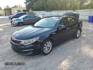 2016 Kia Optima EX z VIN 5XXGU4L38GG059337, wystawiony jako Copart lot #81596585 z przebiegiem 171 312 mil mil oraz Szkoda całkowita • Salvage title. Historia ofert i sprzedaży dostępna na DreamBid. Obrazek 1.
