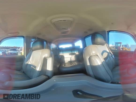 2003 Chevrolet Suburban LT с VIN 3GNGK26U13G239207, выставлен на аукционе Copart как лот 83342214 с пробегом 147 511 миль миль и Списание • Salvage title. История ставок и продаж доступна на DreamBid. Изображение 14.