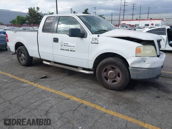 2006 Ford F-150 XLT with VIN 1FTPX12566NA10861, listed as a IAAI auction lot 43440786 with 424,269 mi miles and . Bid and sale history available at DreamBid. Image 1.