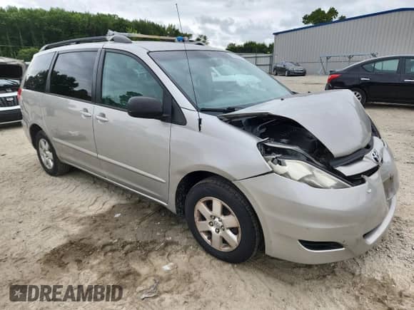 2010 Toyota Sienna CE z VIN 5TDKK4CC2AS297884, wystawiony jako Copart lot #67843815 z przebiegiem 171 954 mil mil oraz Szkoda całkowita • Salvage title. Historia ofert i sprzedaży dostępna na DreamBid. Obrazek 4.