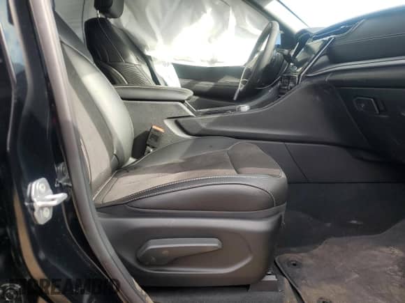 2025 Jeep Grand Cherokee Altitude z VIN 1C4RJHAG5SC300844, wystawiony jako Copart lot #62761175 z przebiegiem Nie podano mil oraz Czysty tytuł • Clean title. Historia ofert i sprzedaży dostępna na DreamBid. Obrazek 7.