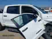 2018 Toyota Tundra SR5 с VIN 5TFEY5F15JX240200, выставлен на аукционе IAAI как лот 43347761 с пробегом 228 304 миль миль и . История ставок и продаж доступна на DreamBid. Изображение 13.