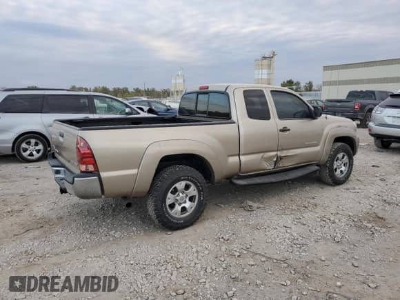 2005 Toyota Tacoma z VIN 5TEUU42N75Z113067, wystawiony jako Copart lot #75220034 z przebiegiem 123 653 mil mil oraz Szkoda całkowita • Salvage title. Historia ofert i sprzedaży dostępna na DreamBid. Obrazek 3.