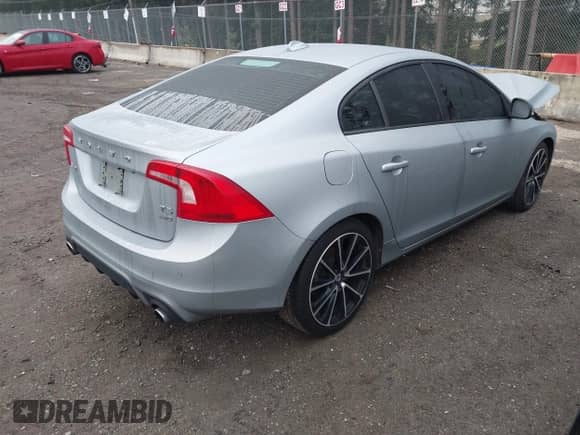 2018 Volvo S60 Dynamic с VIN YV140MTL8J2465284, выставлен на аукционе IAAI как лот 41301104 с пробегом 107 227 миль миль и . История ставок и продаж доступна на DreamBid. Изображение 4.