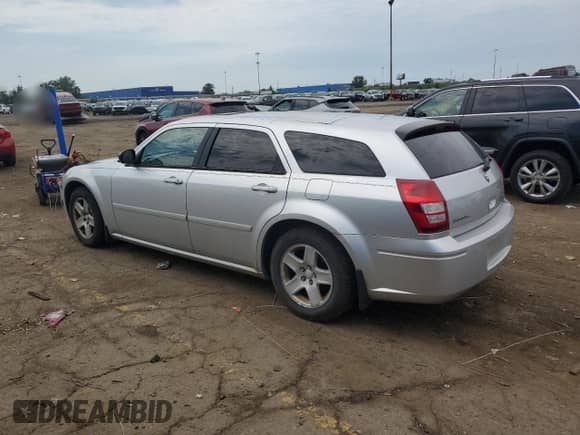 2005 Dodge Magnum SE with VIN 2D4FV48V15H128692, listed as a Copart auction lot 66691135 with 164,713 mi miles and Clean title. Bid and sale history available at DreamBid. Image 2.