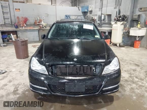 2013 Mercedes-Benz C 300 Sport z VIN WDDGF8AB3DR254126, wystawiony jako IAAI lot #43490314 z przebiegiem 222 406 mil mil oraz . Historia ofert i sprzedaży dostępna na DreamBid. Obrazek 12.