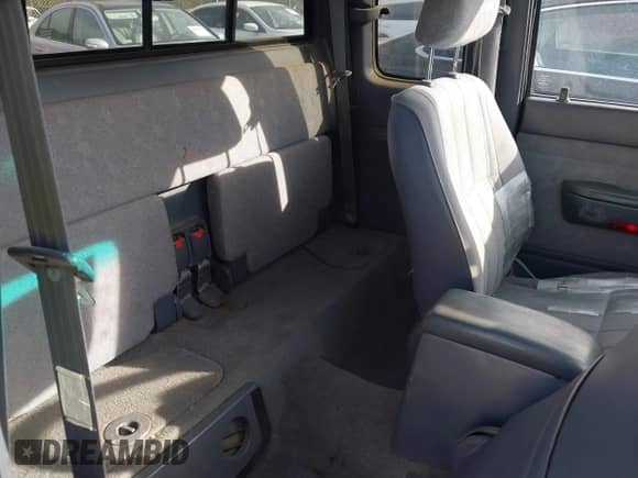 2000 Toyota Tacoma с VIN 4TAWN72NXYZ612304, выставлен на аукционе IAAI как лот 43405455 с пробегом 274 327 миль миль и . История ставок и продаж доступна на DreamBid. Изображение 8.