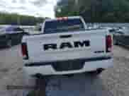 2018 Ram 1500 Night z VIN 1C6RR7MT0JS243623, wystawiony jako Copart lot #82168755 z przebiegiem 103 996 mil mil oraz Szkoda całkowita • Salvage title. Historia ofert i sprzedaży dostępna na DreamBid. Obrazek 6.