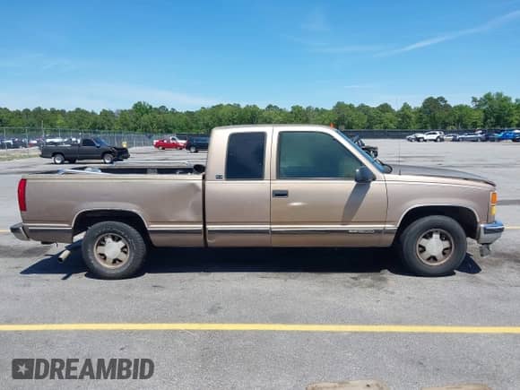 1996 GMC Sierra 1500 z VIN 2GTEC19M3T1502695, wystawiony jako IAAI lot #42199919 z przebiegiem 285 889 mil mil oraz . Historia ofert i sprzedaży dostępna na DreamBid. Obrazek 13.