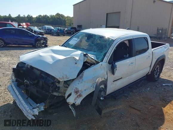 2023 Toyota Tacoma SR z VIN 3TYCZ5AN3PT159617, wystawiony jako IAAI lot #43235205 z przebiegiem Nie podano mil oraz . Historia ofert i sprzedaży dostępna na DreamBid. Obrazek 2.